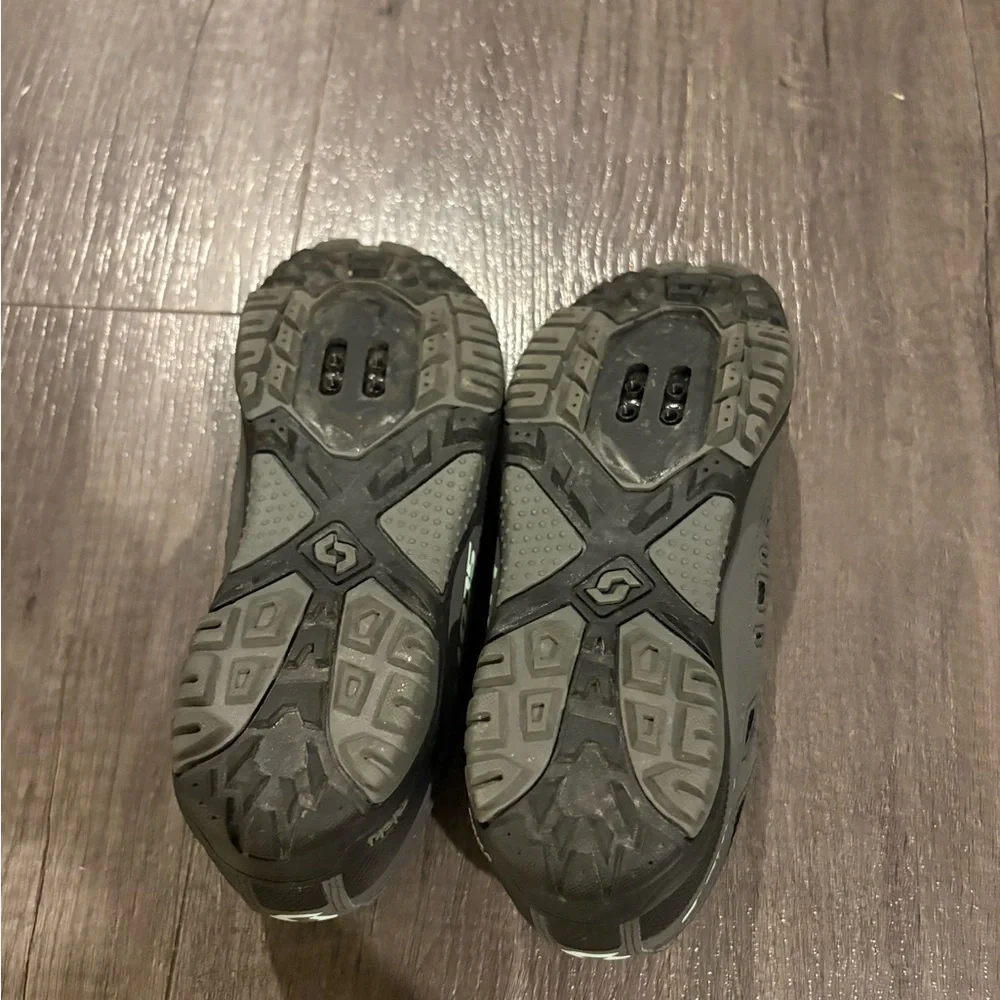 Scott Black and Gray Cycling Shoes with BOA System - Picture 2 of 4